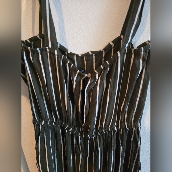 Derek ❤️ Heart - Green Romper - Picture 2 of 6